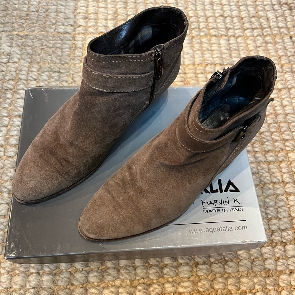 Aquatalia taupe grey boots. Waterproof stylish size 9M suede boots. Barely worn.